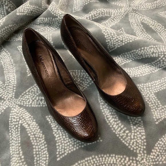 Anne Klein wystere croc embossed brown heels - Picture 1 of 5